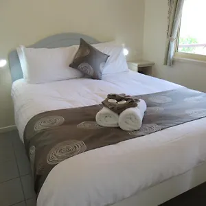 **** Holiday park Crystal Cascades Australia