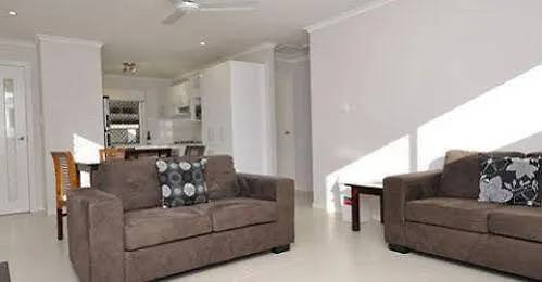 Capricorn Villas Middlemount 3*,